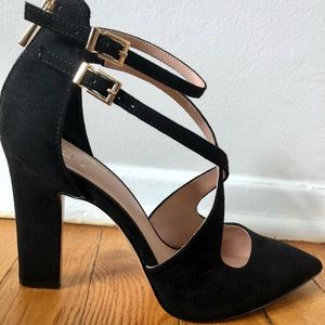 Great condition Mix No. 6 black pointy toe heels! Size 6.5. Only wore twice.